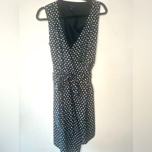 BANANA REPUBLIC Black Polka Dot w/side Pockets DRESS 
Size: 6